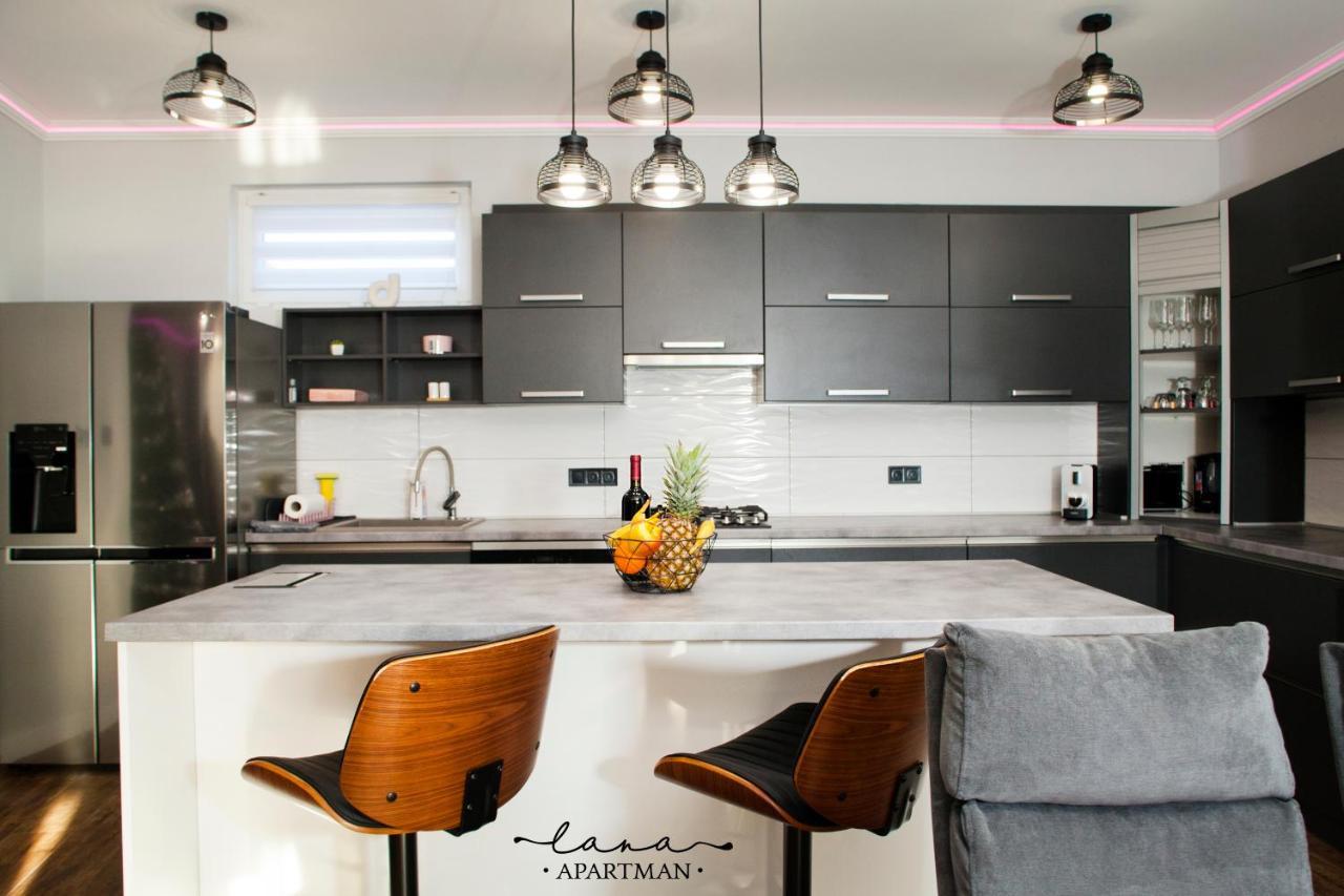 Lana Apartman Makó Buitenkant foto