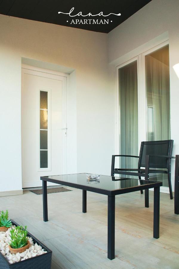 Lana Apartman Makó Buitenkant foto